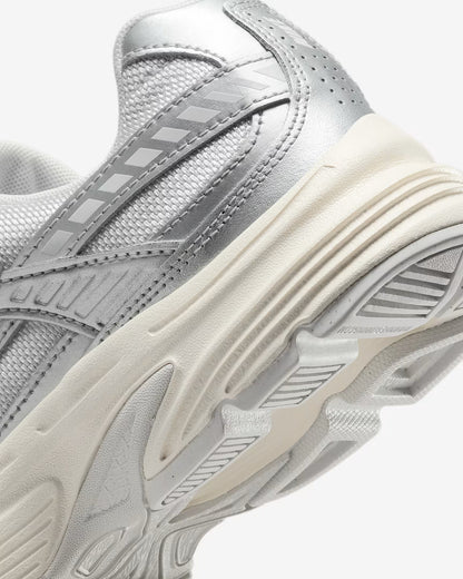 NIKE INITIATOR